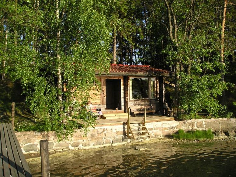 Jedna z tradičních finských saun pár metrů od jezera