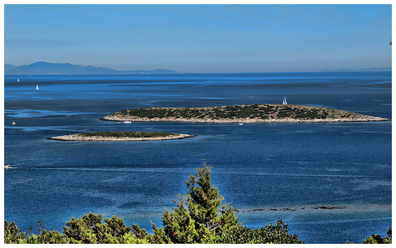 Město Komiza na Vis ostrově