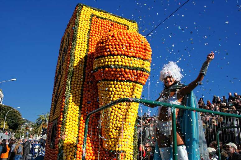 Golden fruit Parade na citrónovém festivalu
