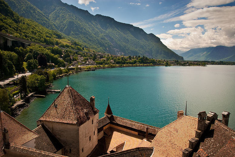 Výhled na Ženevské jezero z hradu Chillon