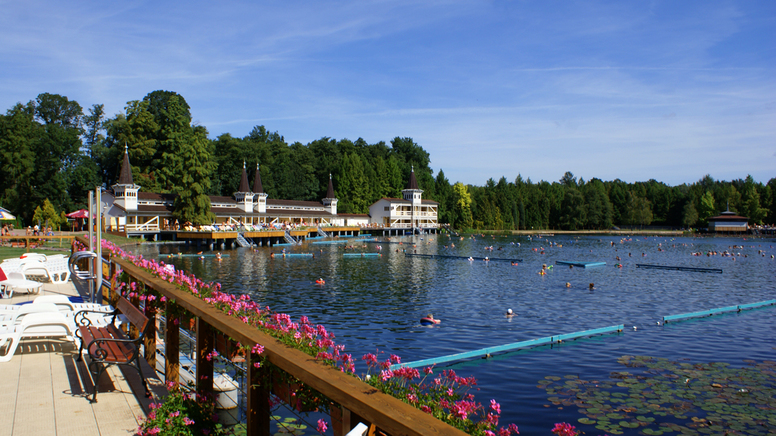 Výhled na termální jezero Heviz